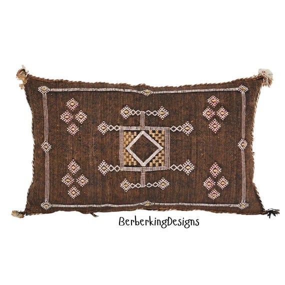 Marokkanisches Kaktus-Seidenkissen: Dunkelbraunes Berberkissen 21x13 -  Etsy.de