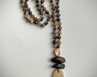 LONG BEADED NECKLACE