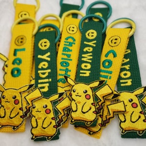 Porte-nom brodé Pikachu | Porte-clés Pikachu | Porte-nom pour enfants | Retour à l'école |  Étiquette pour sac d'école
