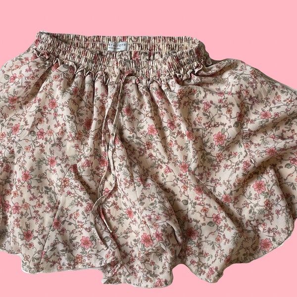 Paper Crane Flowy Floral Shorts - Size S