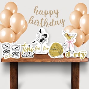 Decoración de mesa de cumpleaños con Martini sucio: Centros de mesa "Un Tini Un Poco Más Viejo" - Juego de 6