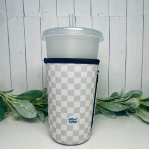 Beige Checkered Coffee Sleeve With Handle, coffee cup sleeve, cup sleeve, iced coffee drink sleeve, drink cozies, Checkered Print, Medium