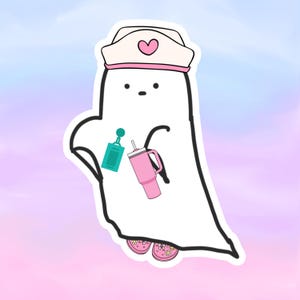 Könnte beinhalten: Ein weißer Geist, der eine rosa Krankenschwestermütze mit einem rosa Herzen trägt, hält einen rosa Becher und eine türkisfarbene Flasche Handdesinfektionsmittel. Der Geist trägt rosa und weiße Blumenschuhe.