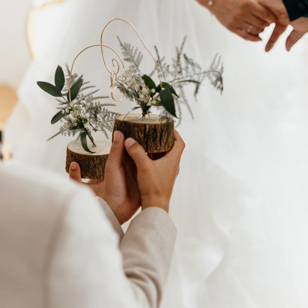 Porte-alliance pour cérémonie | rondin de bois gravé avec prénoms et date | Duo en cœur | Mariage |