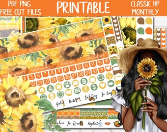Op de afbeelding: Printbare plannerstickers met een zonnebloemthema. Het ontwerp bevat een kalender, decoratieve elementen en de tekst "PDF PNG FREE CUT FILES PRINTABLE CLASSIC HP MONTHLY". Een vrouw met een zonnebloem is ook te zien.