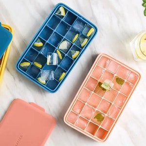 Ice Cube Trays with Lids, Silicone Ice Cube Mold Flexible Easy Release Small  Square Ice Tray 