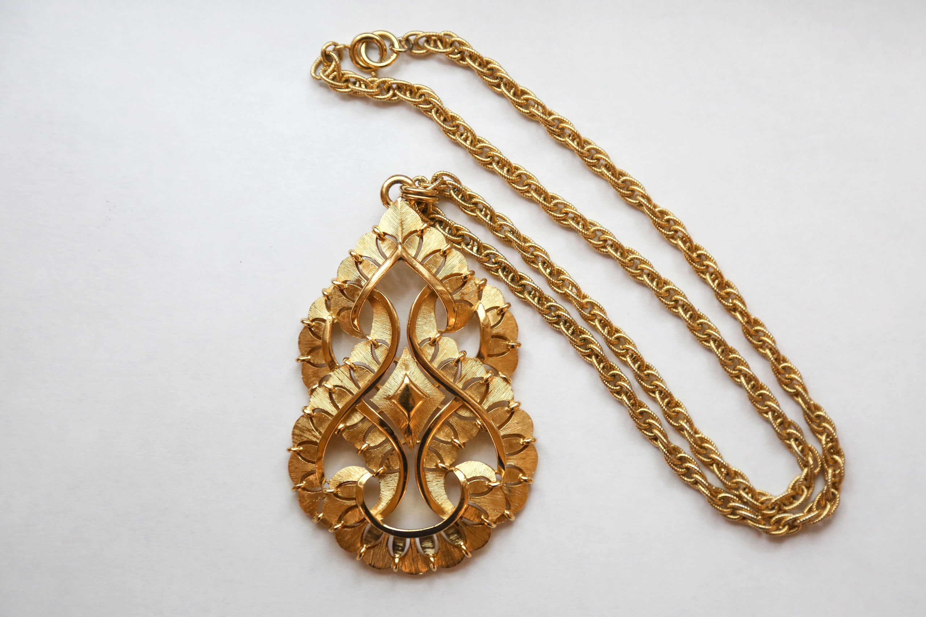 Vintage Signed Crown Trifari Pendant Necklace With Gold Tone Etsy
