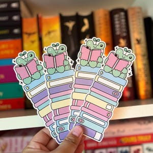 Frog and Books Bookmark | Frog Bookmark | bookmark, bookmark lover, book lover, bookmark for readers