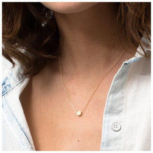 Diskret halsband, Halsband med guldinitialer, Anpassat chokerhalsband, Namnhalsband med bokstav, Namnhalsband i 14k guld, Choker med guldkedja