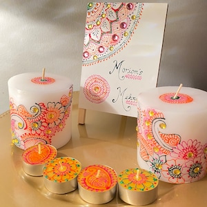 Une enseigne au henné avec un jeu de 6 bougies au henné. Idéal pour la décoration, les fêtes, les mariages et les cadeaux