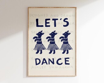 Puede incluir: Una impresión artística enmarcada con las palabras "LET'S DANCE" en azul marino. La impresión presenta tres figuras de animales bailando en azul marino, con faldas. También se incluye el texto "DESIGNED AND DRAWN BY ASHLEY YAMAKAWA".