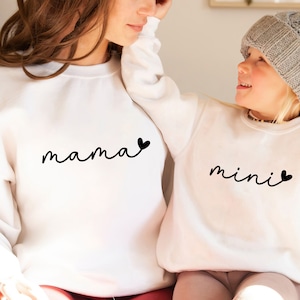Mamá y Mini a juego SVG, Mamá y yo camiseta sudadera SVG, Mamá Mini con corazón archivos de corte Svg, Mamá y Mini PNG, Vida de mamá Svg