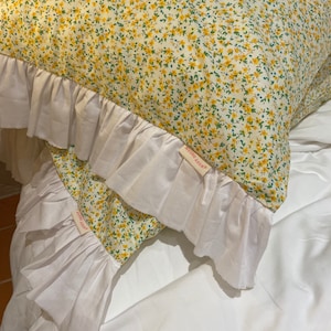 Nostalgic Daisies Ruffled Pillowcase - Ruffled Pillow cover - Standard size 48cm x 72cm - Price for an individual pillow cover