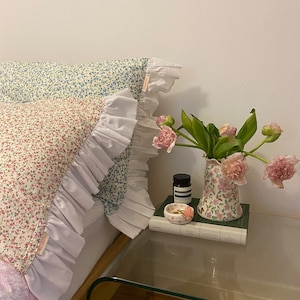 Nostalgic Daisies Ruffled Pillowcase - Ruffled Pillow cover - Standard size 48cm x 72cm - Price for an individual pillow cover