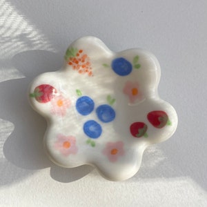 Twinkle Berry ring tray - perfect bedside jewellery trinket tray- handmade ceramic flower ring tray- price for an individual item