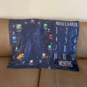 Manta de hitos para bebé con temática espacial con planetas y estrellas, manta para envolver al bebé con seguimiento del crecimiento mensual, regalo considerado para recién nacidos o baby shower
