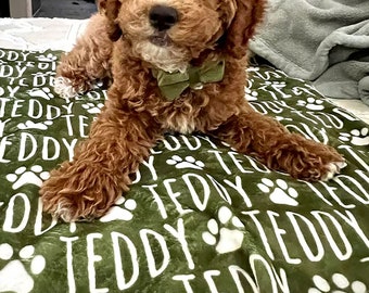 Personalisierte Decke mit Pfotenabdruck und Namen für Haustiere, Decke mit individuellem Hunde- oder Katzennamen, personalisierte Welpendecke, Hundebettdecke, Geschenk für Tierliebhaber