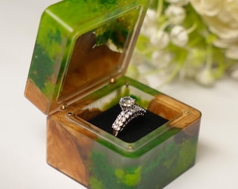 Green Epoxy Resin & Wood engagement Ring box, Personalized Wedding ring box, Unique Wedding gift, sentimental gift for girlfriend