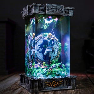 Diorama Totk Li.nk Zel.da Lampada in resina, Lampada da tavolo in resina Link Zel.ld.a e Spada Suprema Lampade anime, Regalo personalizzato per la festa del papà, GIF di Tolk Gamer