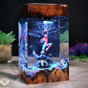 Lámpara de noche de superhéroe personalizada, figura de resina de héroe personalizada, terrario, luz de noche personalizada, lámpara de dormitorio, diorama de resina epoxi