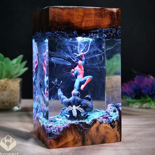 Lámpara de noche de superhéroe personalizada, lámpara de resina de superhéroe personalizada, figura de terrario, luz de noche personalizada, lámpara de dormitorio, diorama de resina epoxi