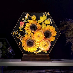 SUNFLOWERS Resin Lamp, Custom Flower Night Light, Sunflower Accent Light with Wooden Stand, Handmade Resin Craft with Real Sunflower In