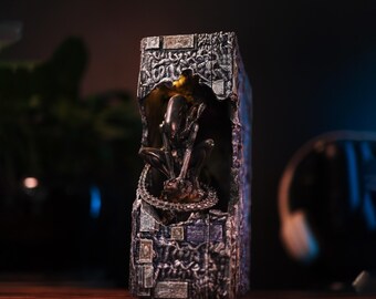 温かみのあるLEDライト付きゼノモーフブックヌック | ハンドメイド