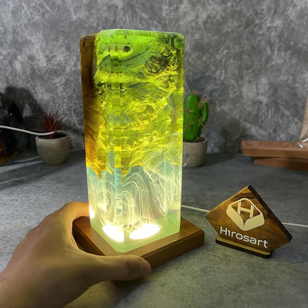 Luce notturna in resina epossidica, lampada in legno con cambio colore unica, luci notturne in legno, lampada da tavolo rustica in legno con resina epossidica, arredamento rustico per la casa