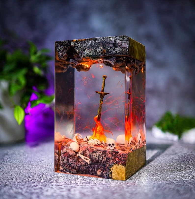 Lugar de descanso en la luz nocturna Bo.nfire de D.ark Sou.ls Lámpara Da.rk Soul, estatuas de fuego de D.ark Sou.ls Figura de espada brillante de fuego, luz nocturna personalizada