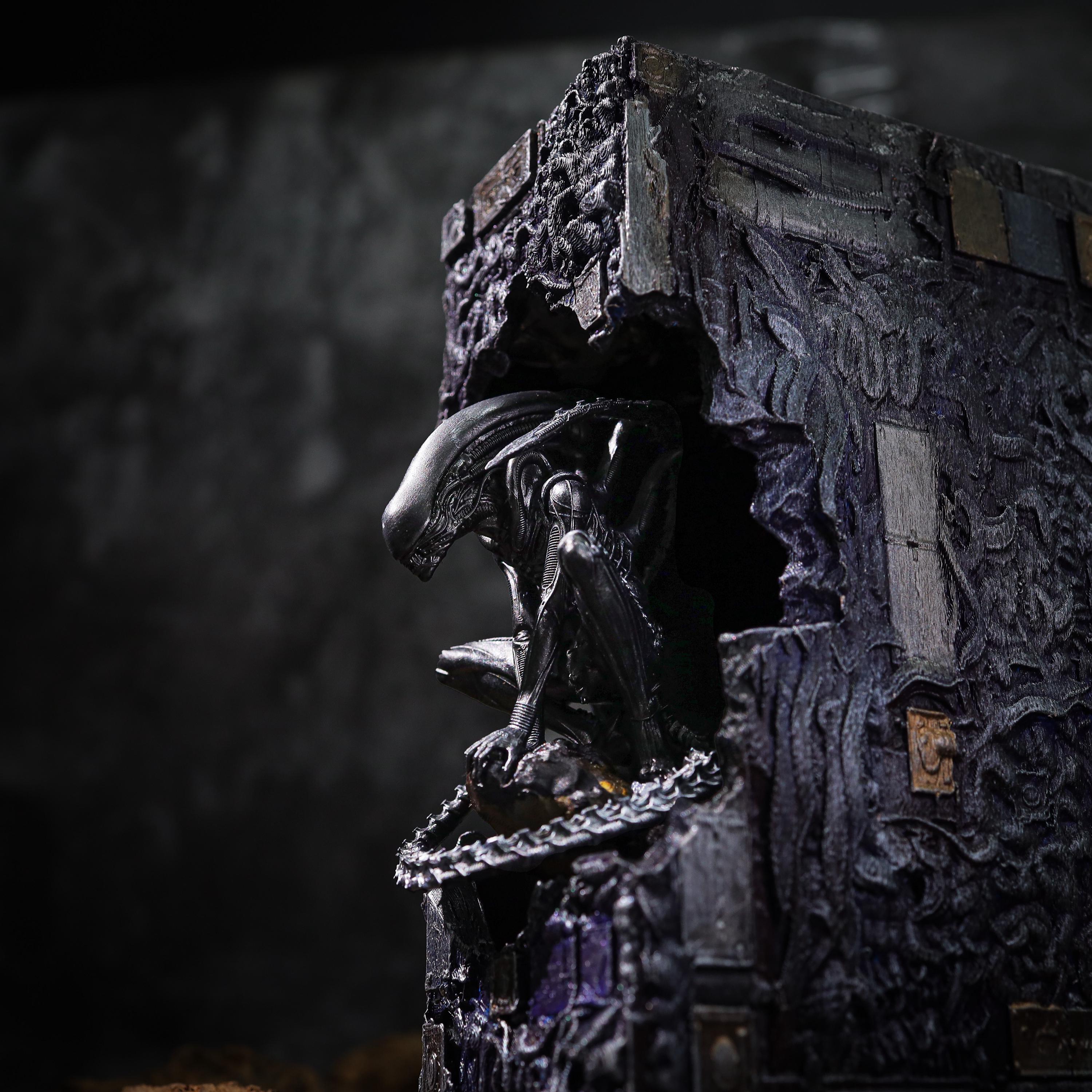 Xenomorph Book Nook With Warm LED Light | Handmade Alien Diorama