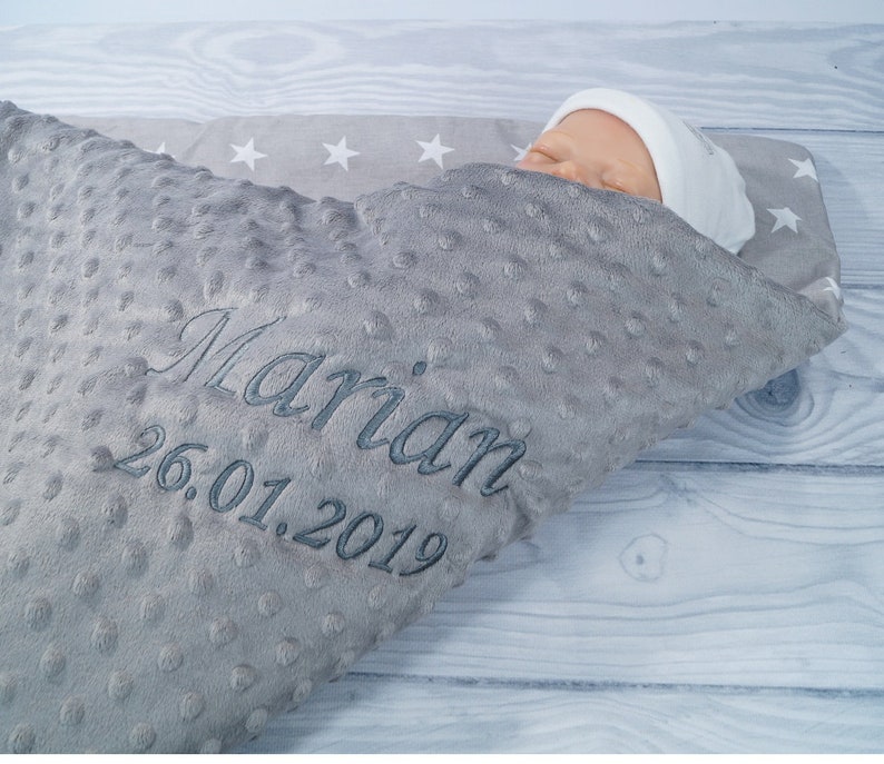 Zweilagige Babydecke mit Namen Baumwolle Grau Sternen 75 x 100 cm DECKE Geschenk Geburt Taufe personalisiert 900106 zdjęcie 9