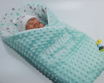 Two-layer wrap baby blanket with name and date embroidered - Minky squirrels - cotton filling 75 x 75 cm - mint - stars (889115)