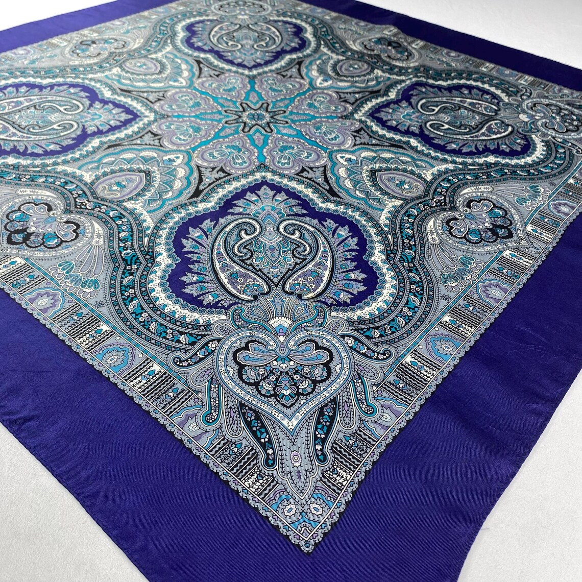 Vintage 100% Silk Paisley Scarf - Blue & Purple Geometric Square Wrap - 31x30.5 Inch - Made in Japan Luxury Designer Silk Neck Scarf, Foto 3 von 5