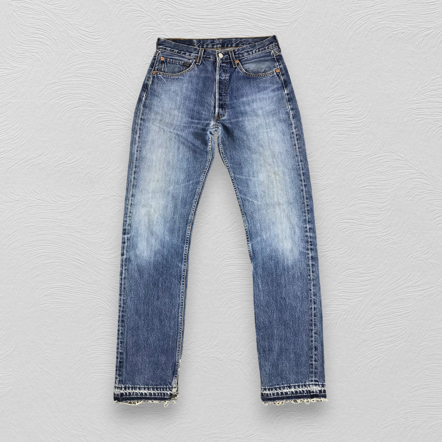 Size 31x34 Vintage Levi's 501 Faded Blue Jeans Light Wash