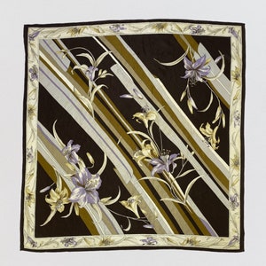 Vintage Silk Scarf, Classic 90s Floral Scarf, Square Scarf, Accessories Carre Scarf, Neckerchief, Neck Scarf, Body Wrap, Floral Silk Scarf