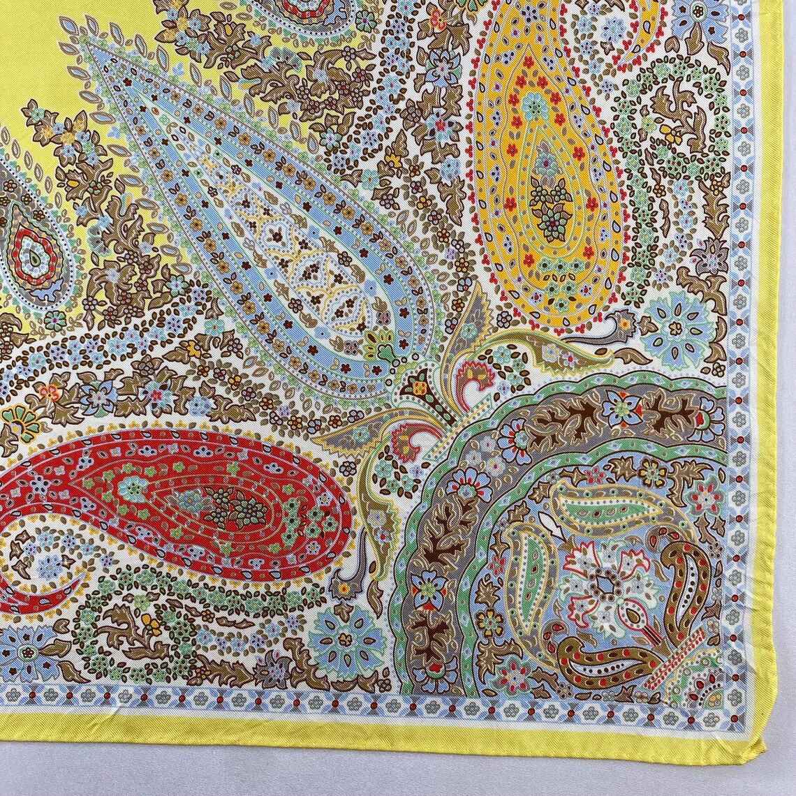 Vintage 100% Silk Scarf Made in Italy Yellow Paisley Floral Square Neck Scarf Retro Bohemian Chic Large Silk Wrap Moonbat Accessory, photo 2 sur 5