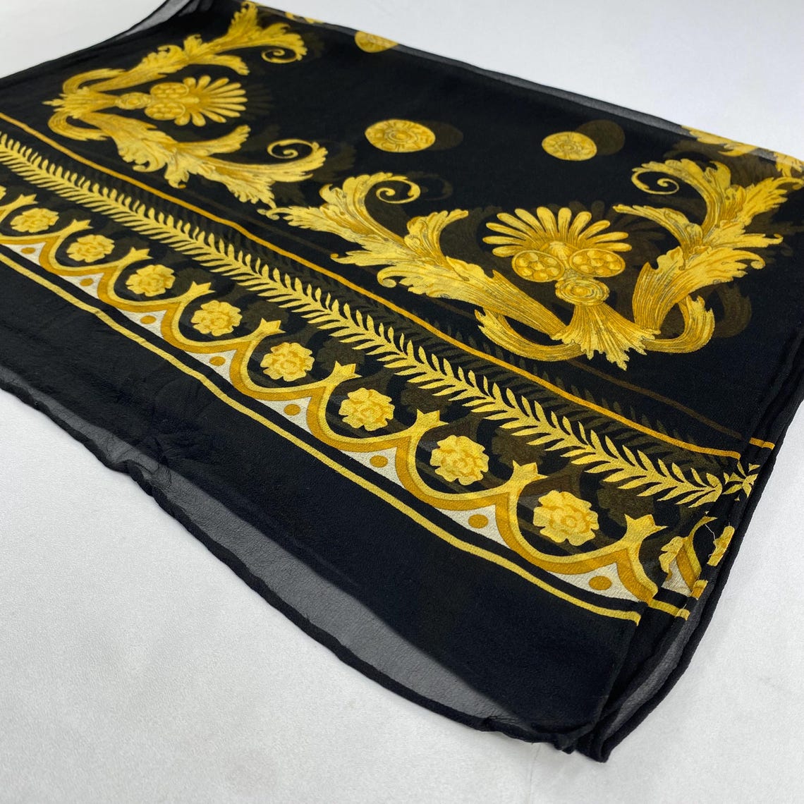 Vintage Lee Wonjae 100% Silk Scarf Black Gold Baroque Ornate Chiffon Wrap Elegant Long Designer Neck Scarf Made in Korea 57x20.5 Inches, photo 2 sur 5