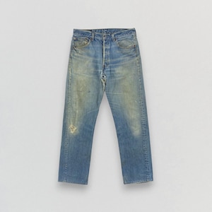 Jeans Levi’s 501 vintage de 1995, fabricados en EE. UU., talla W33 L36 / Denim de pierna recta con lavado claro desgastado / Cierre de botones con pátina desgastada 501-0115 Agosto 95
