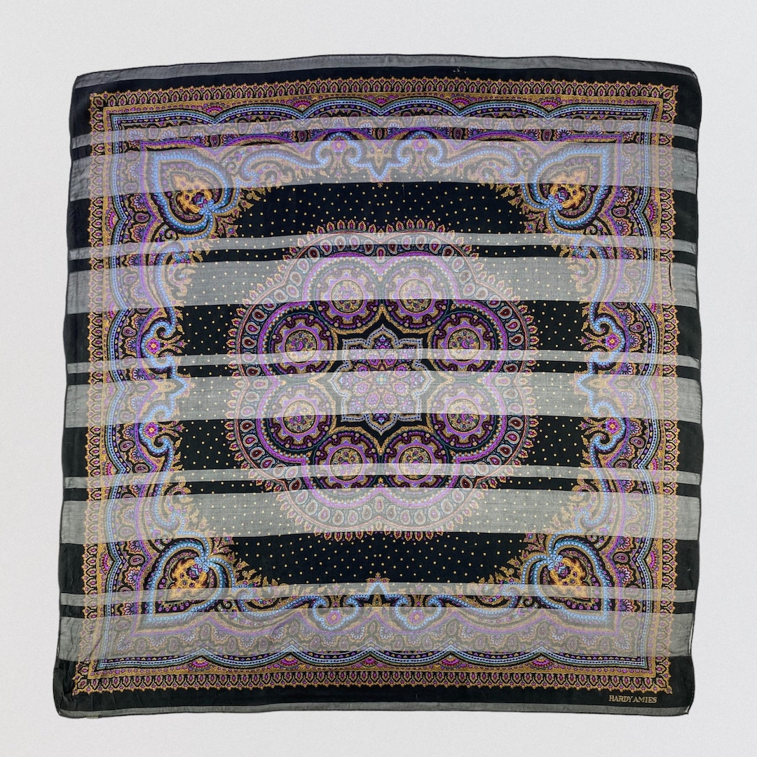Foulard En Soie 100% Hardy Amies - Carré Roulotté Main - 78 Cm - Bleu - Vintage - Occasion Très Bon état