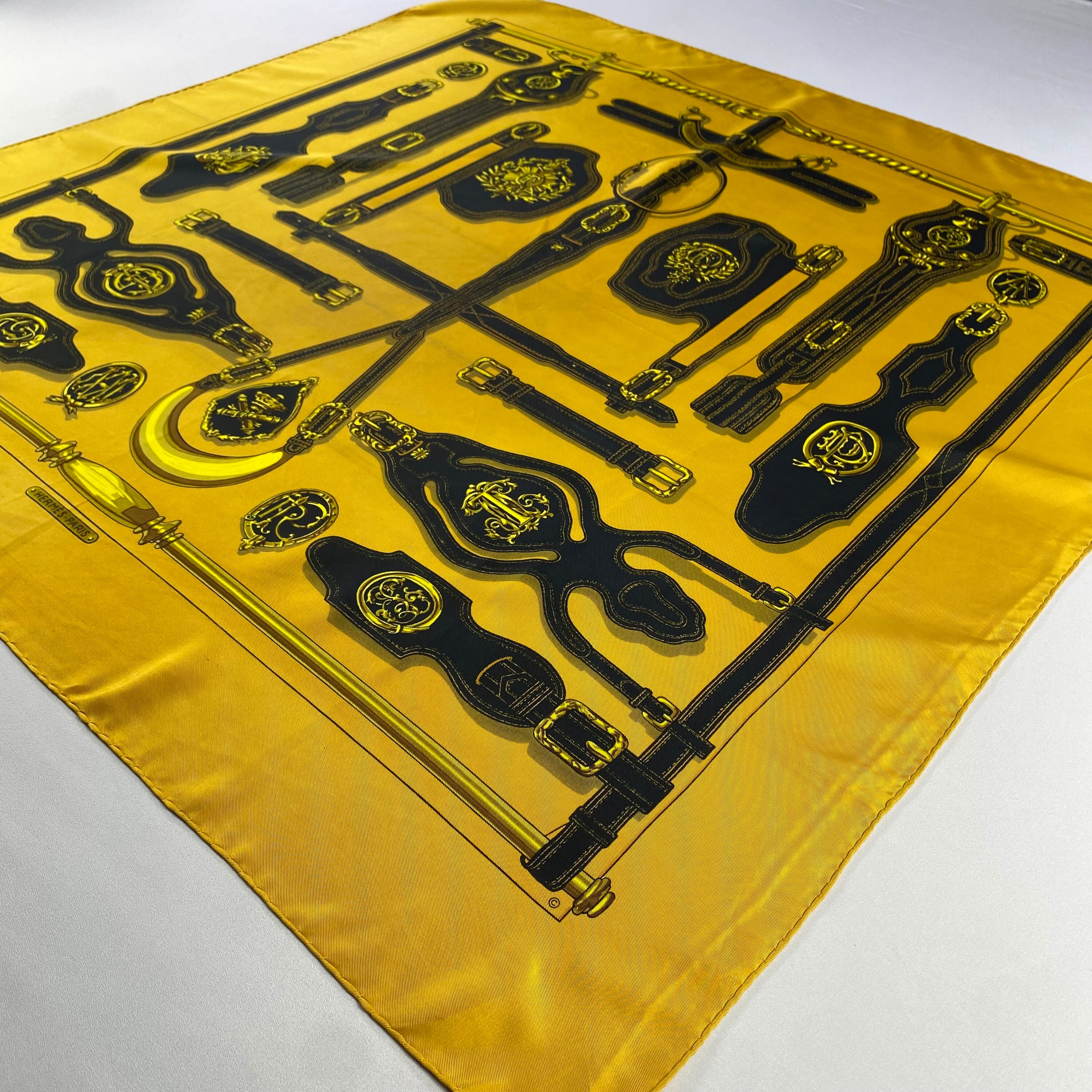 Foulard Carré HERMÈS HARNAIS DES PRÉSIDENTS En Soie - Bleu - Vintage Et Authentique - État D'occasion