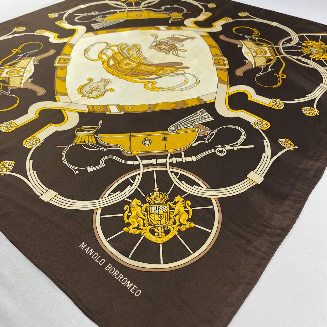 Vintage Manolo Borromeo Silk Scarf Brown Equestrian Horse Carriage Sleigh Design 31x31 Square Head Neck Wrap Preppy Accessory Old Money, photo 3 sur 5