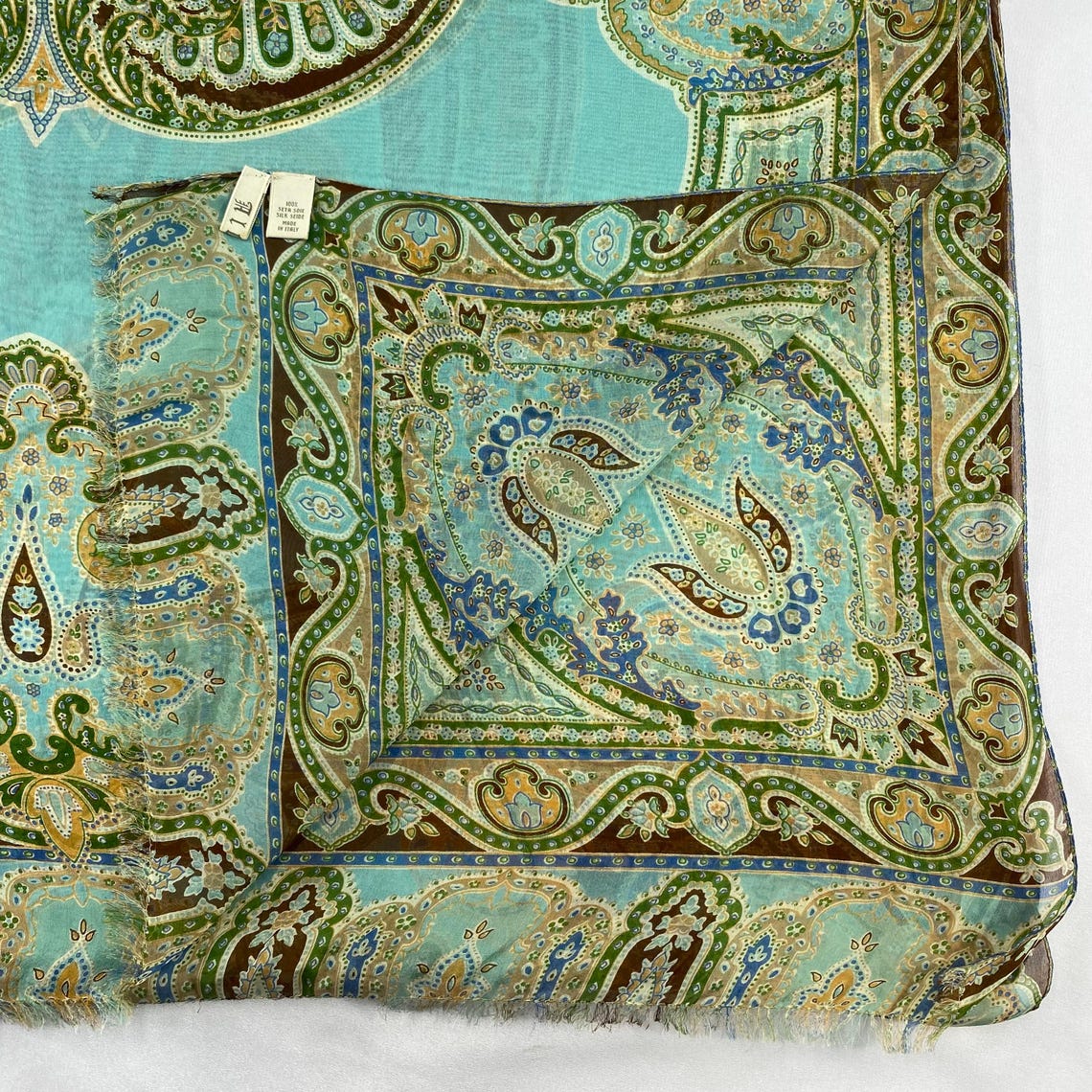 Vintage Italian Silk Paisley Scarf Turquoise Teal Green Blue Floral Oblong Wrap Stole Lightweight Fringe Shawl Luxe Designer Neck Headscarf, photo 3 sur 5