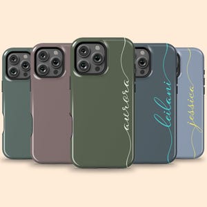 Aangepaste naam kalligrafie iPhone 16 Pro Max-hoesje, gepersonaliseerd monogram-hoesje voor iPhone 15+, iPhone 14, 13 Mini, 12, 11, XS, X - verticaal