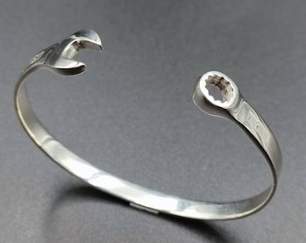 Βραχιόλι γερμανοπολύγωνο κλειδί.Pulsera con llave combinada."La colección mecánica"