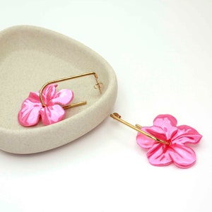 Trionum Roze oorbellen in de vorm van hibiscusbloem, 3D geprint, met hoepels, zeer flatterend.