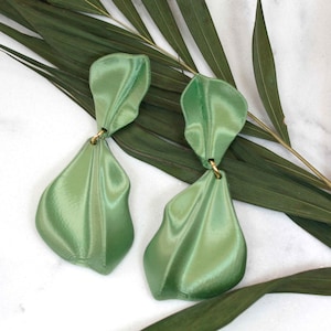 Hanabira earrings, in Leaf color, 3D printed, very light and perfect for events.