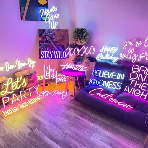 Néon personnalisé | Enseignes au néon | Cadeaux personnalisés | Panneaux de mariage | Nom de famille néon | Nom LED néon | Décoration d'intérieur | Décoration murale