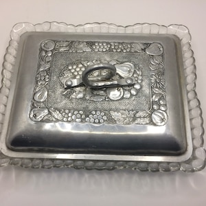 Plateau divisé en verre pressé vintage avec couvercle en aluminium martelé poli - Plateau à relish avec 3 compartiments et couvercle