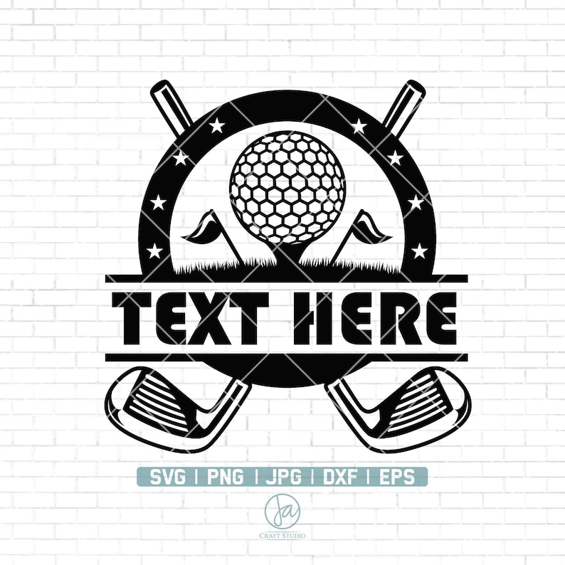 Pu&ograve; includere: Grafica in bianco e nero a tema golf con pallina, bandiere e mazze. Il design include il testo "TEXT HERE" ed &egrave; circondato da stelle. Opzioni di tipo di file in basso.