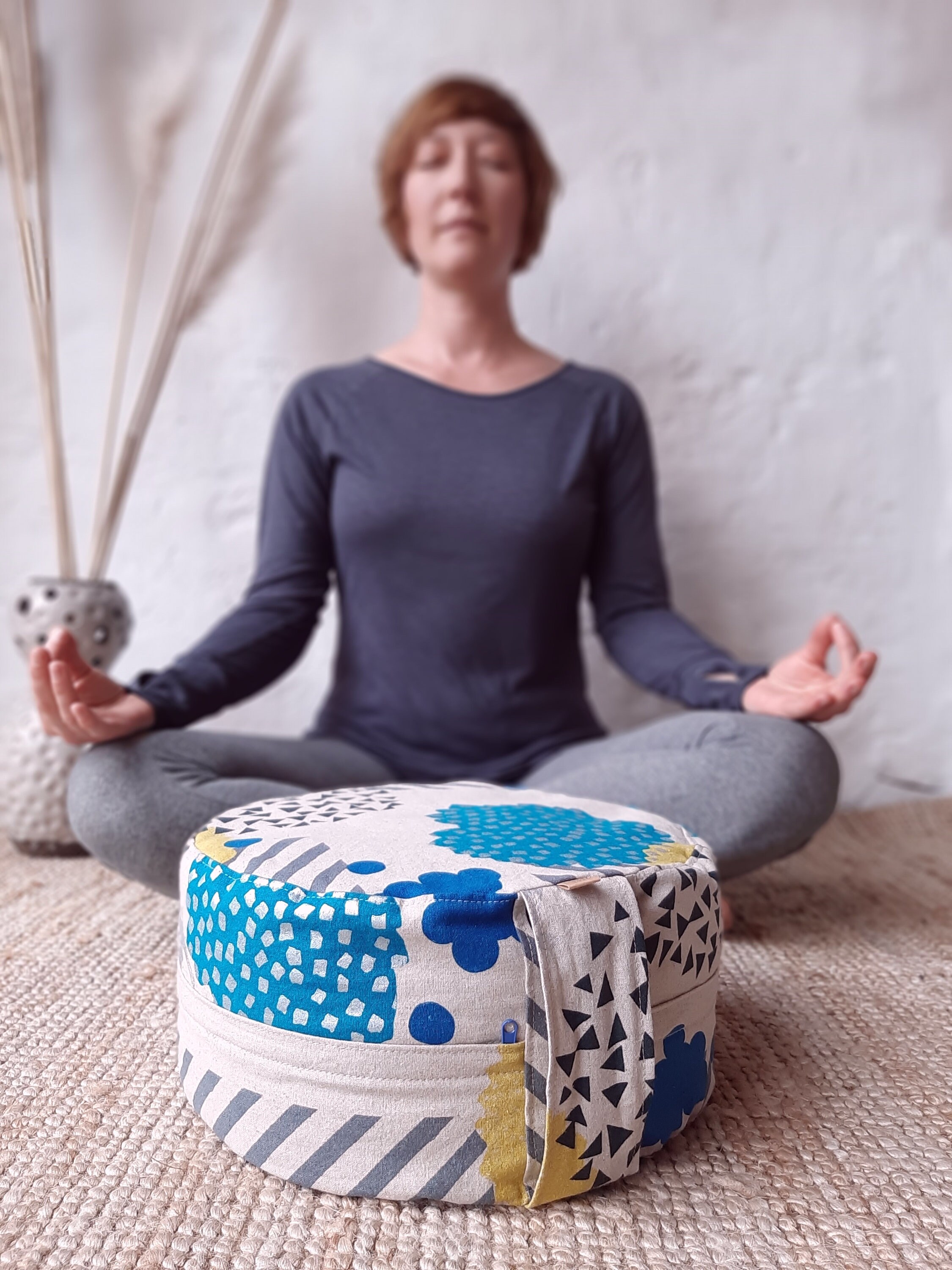 Linen Yoga Pillow Meditation Pillow Round Organic Spelt Fur Etsy